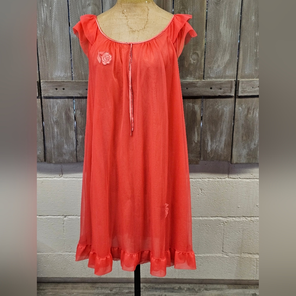 Vintage 1960's Babydoll Nightie Red Size Medium‎